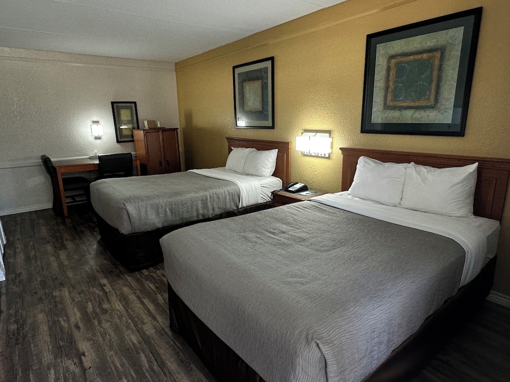 Baymont by Wyndham Nacogdoches Near University - photo 6