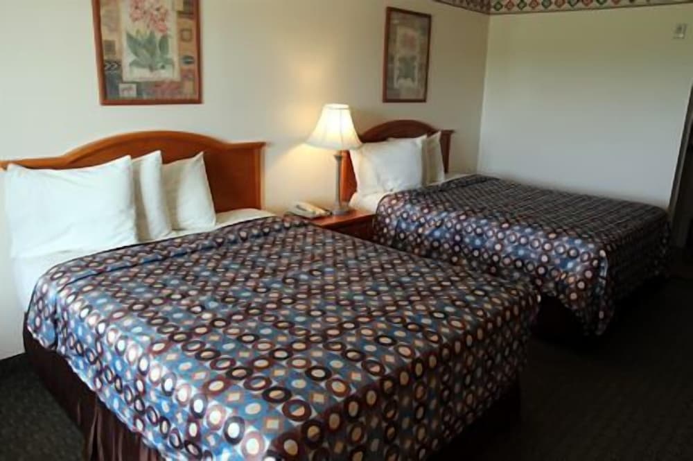 Express Inn and Suites - photo 6