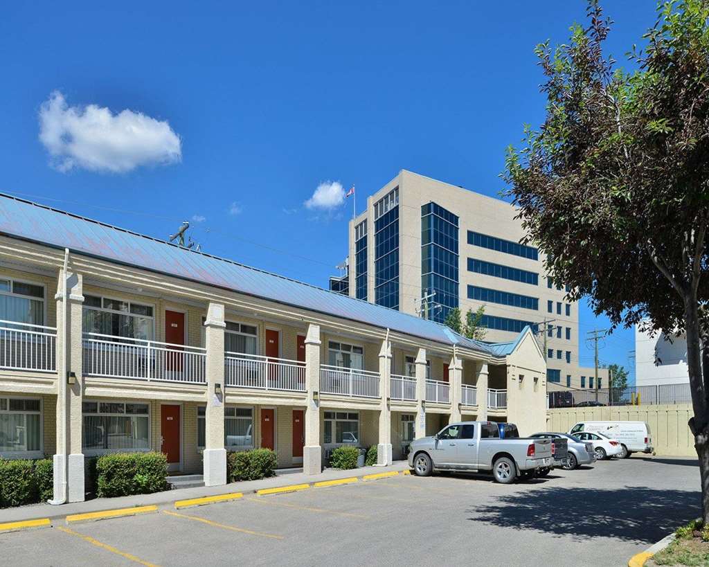 Econo Lodge Inn & Suites University — Calgary — photo 2