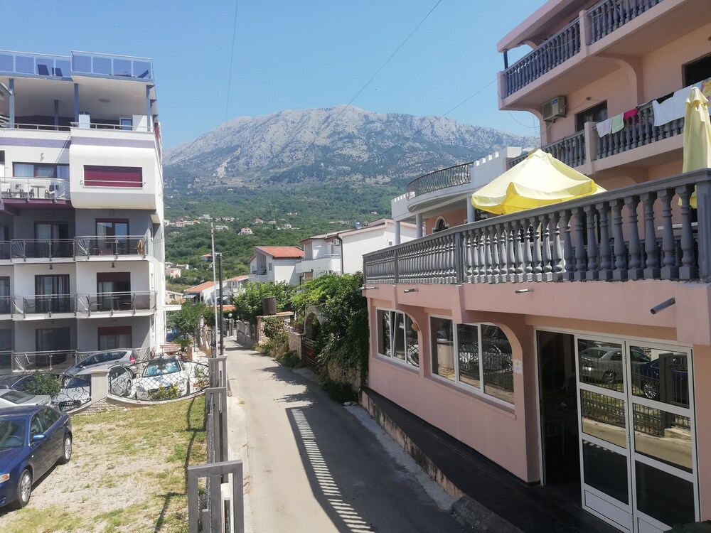 Apartmens & rooms Sunset in Bar, Montenegro