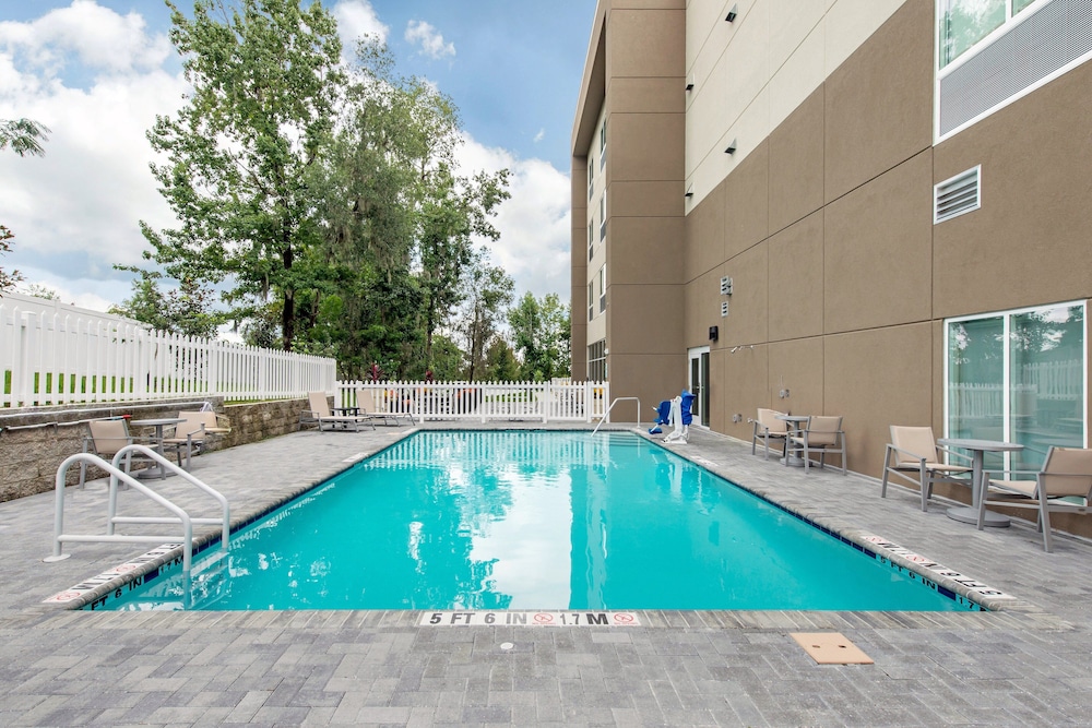 Holiday Inn Express & Suites West Melbourne by IHG - photo 37
