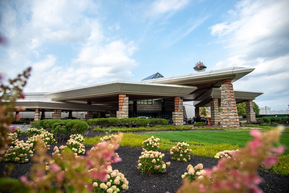 Mohegan Pennsylvania Casino Resort Adults Only 21 — hotel in Wilkes-Barre