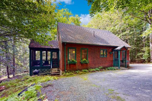 Dog Cove Cottage — 4-Star Luxury Hotel in Center Harbor, United States