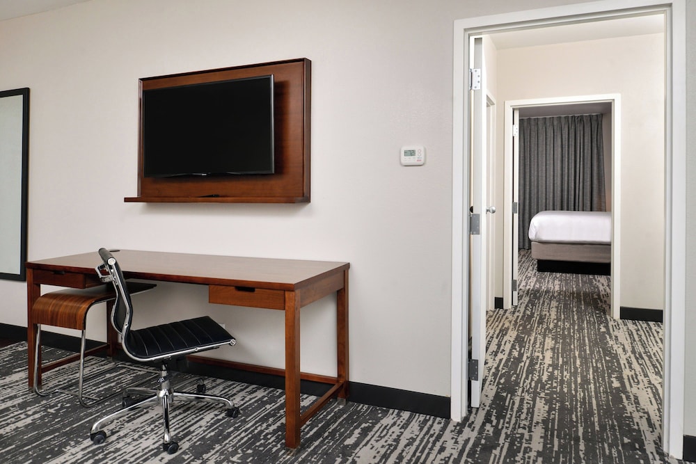 Four Points by Sheraton Omaha Midtown - photo 16