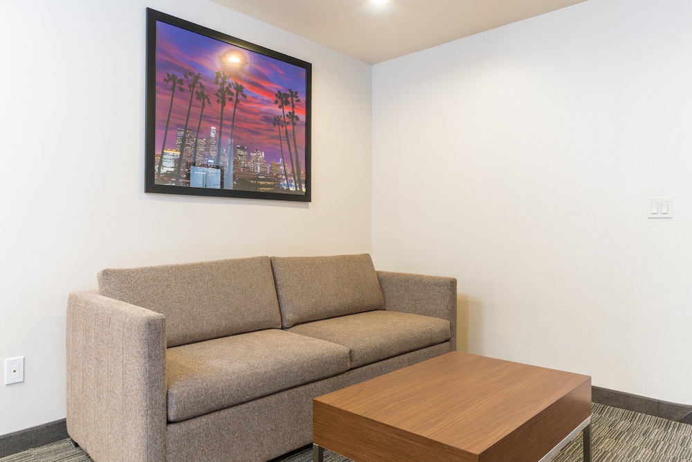 Holiday Inn Express Hotel & Suites Hollywood Walk of Fame by IHG - photo 43