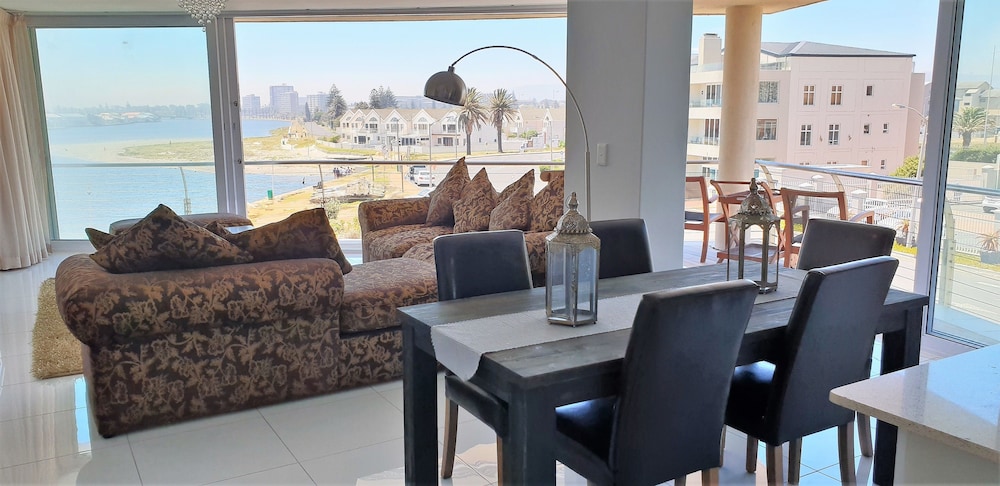 Lagoon Beach 237A By Ctha — 4-Star Luxury Hotel in Cape Town, South Africa