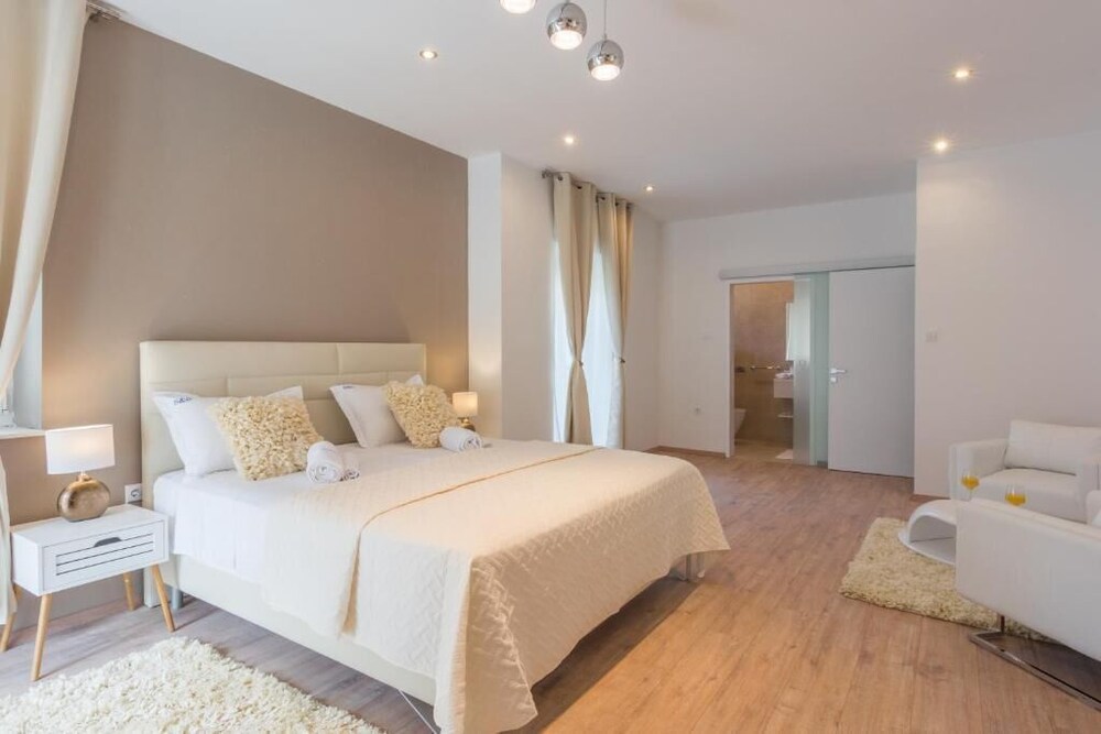 Rooms Sea & Sun with private parking in Zadar, Croatia