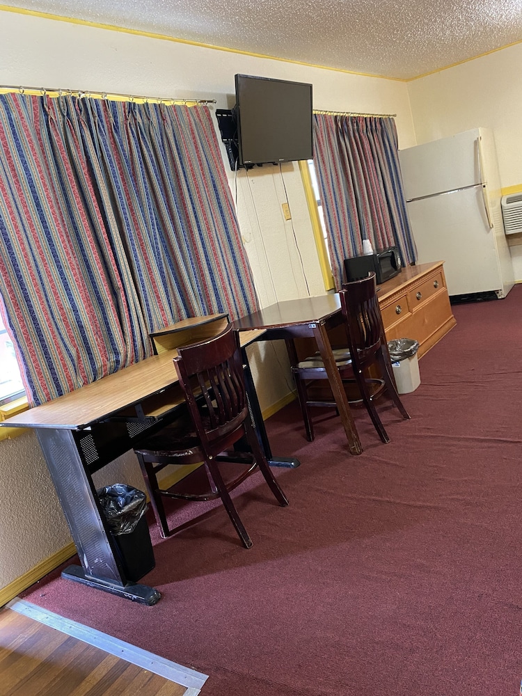 Madill Inn - photo 11