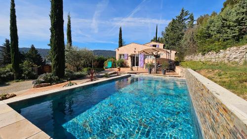 Aux Trois Cypres Salernes En Provence — hotel in Salernes