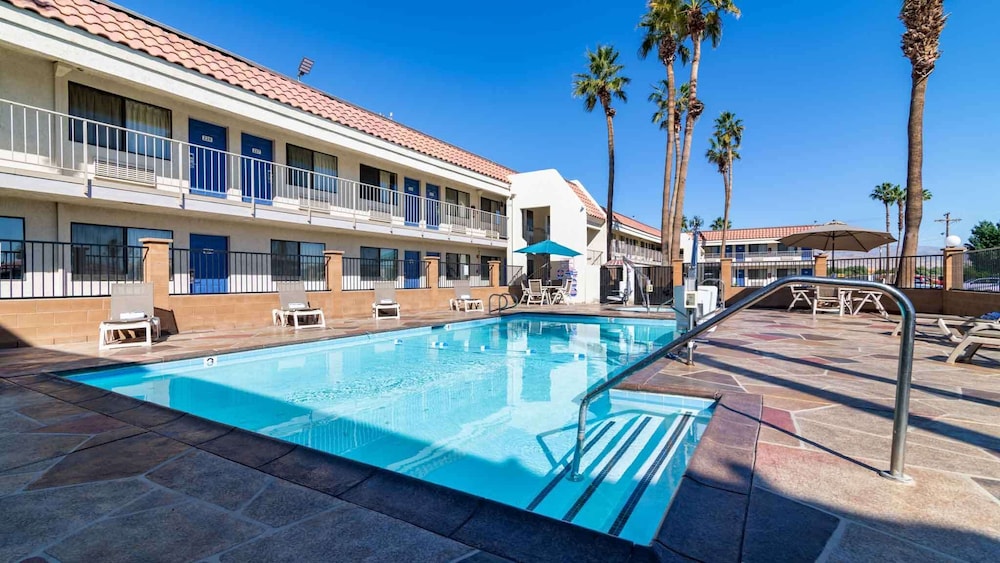Rodeway Inn & Suites Thousand Palms Rancho Mirage - photo 6