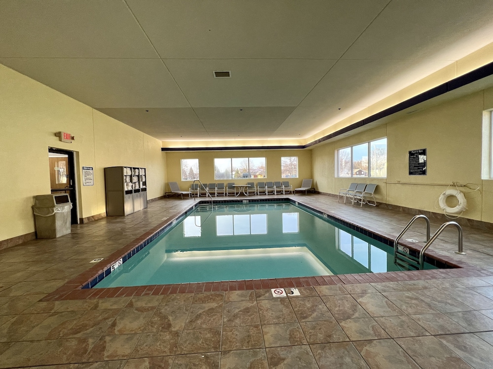 Reston Inn & Suites - photo 45