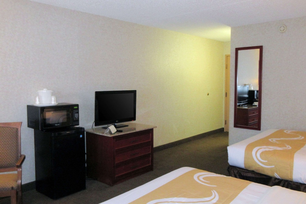 Quality Inn & Suites Albuquerque Midtown University Area - photo 11