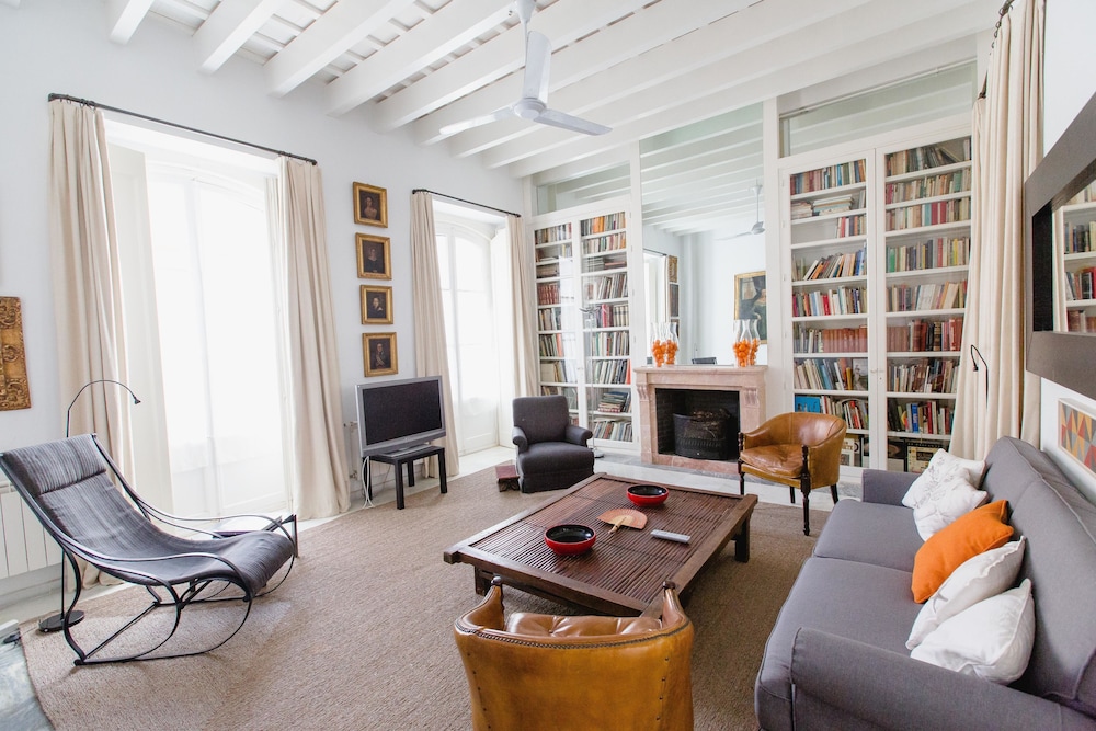 Apartamentos La Botanica Cadiz — 4-Star Luxury Hotel in Cadiz, Spain