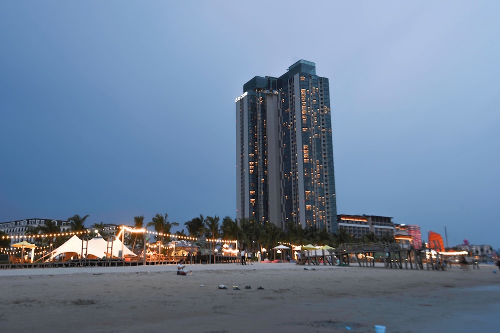 A La Carte Ha Long Bay Managed by Anstay — 5-Star Luxury Hotel in Ha Long, Vietnam