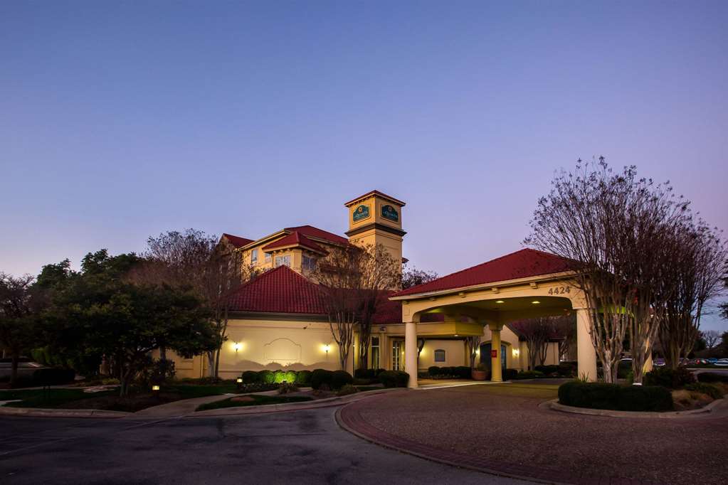 La Quinta Inn & Suites by Wyndham Austin Southwest - photo 3