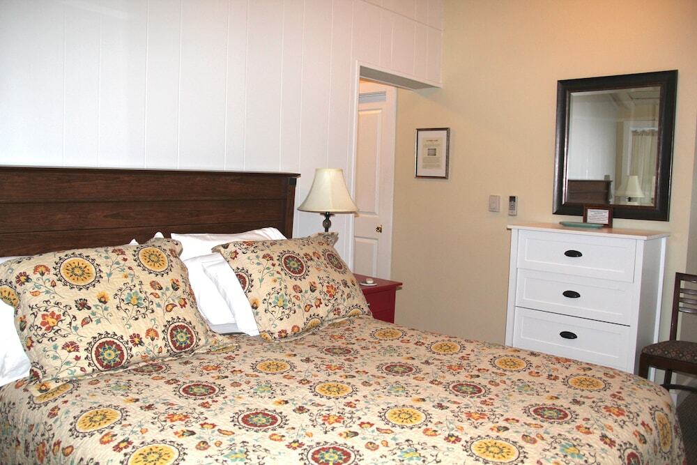 Yellowstone Hot Springs Resort - photo 5