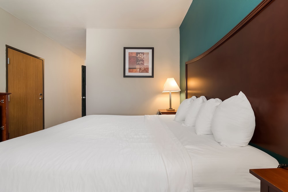 SureStay Plus Hotel by Best Western Topeka Northwest - photo 9
