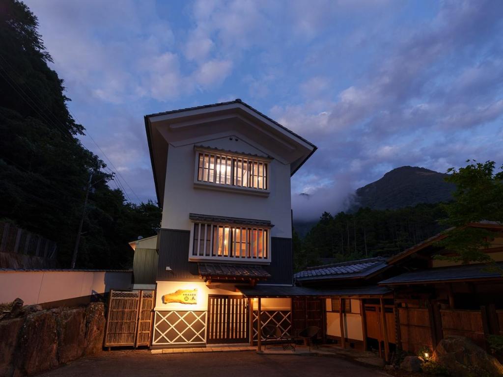 Yufuin Geihinkan Kura in Yufu, Japan