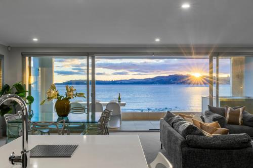 Absolute Lakefront Views Spa Pool and Gym — 4-Star Luxury Hotel in Taupo, New Zealand
