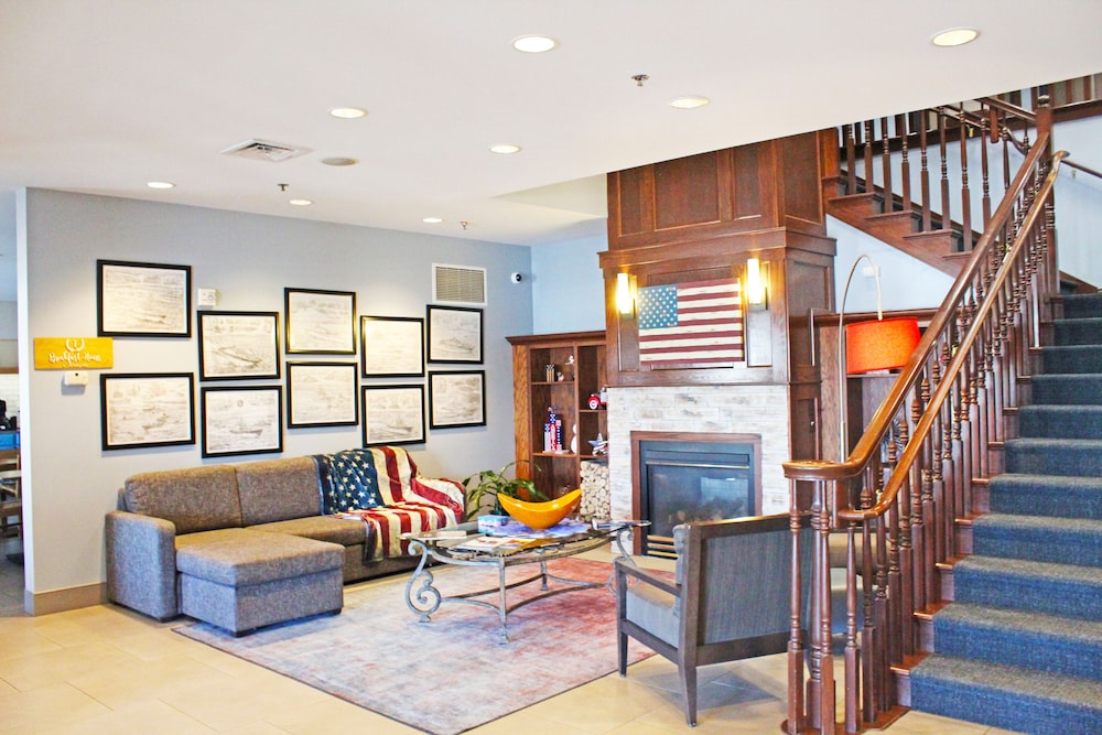 Country Inn & Suites by Radisson Marinette WI - photo 2