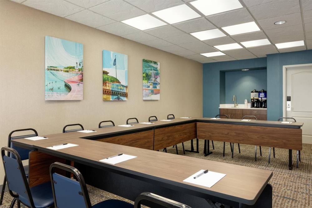 Hampton Inn Derby Wichita Southeast - photo 36