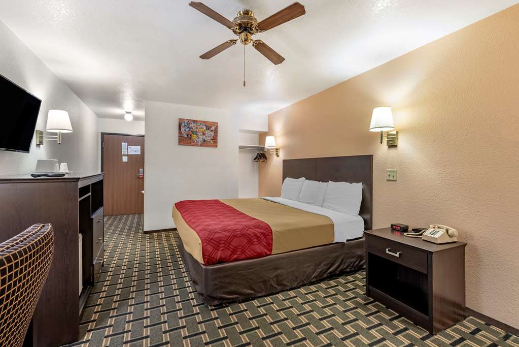 Econo Lodge La Junta - photo 7