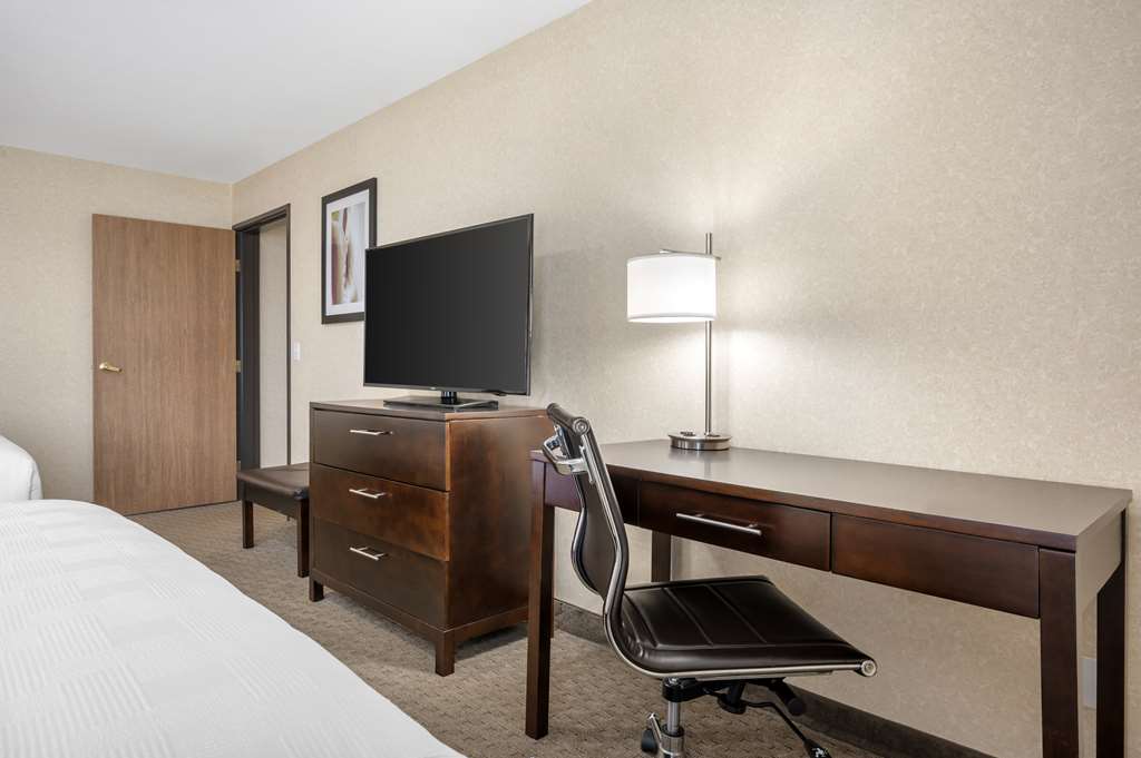 Best Western Plus Howe Inn - photo 30