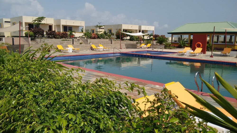 Golden Hill Parker Hotel — hotel in Elmina
