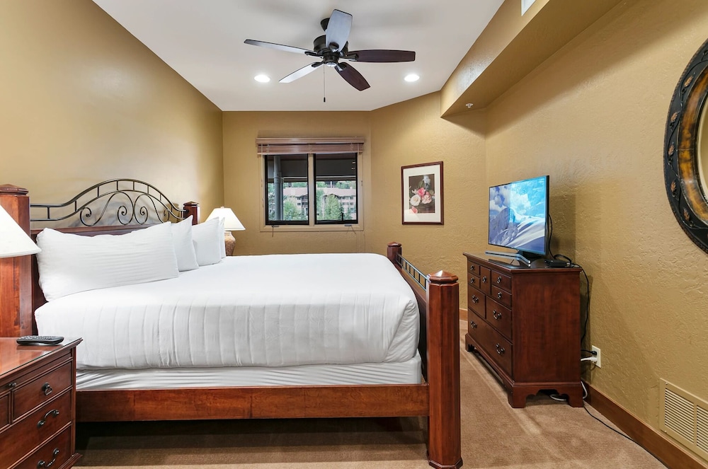 Powder Run 2 Bedroom Condo By All Seasons Resort Lodging - photo 2