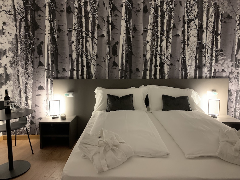Guest House Le Cassandre — 4-Star Luxury Hotel in Sondrio, Italy