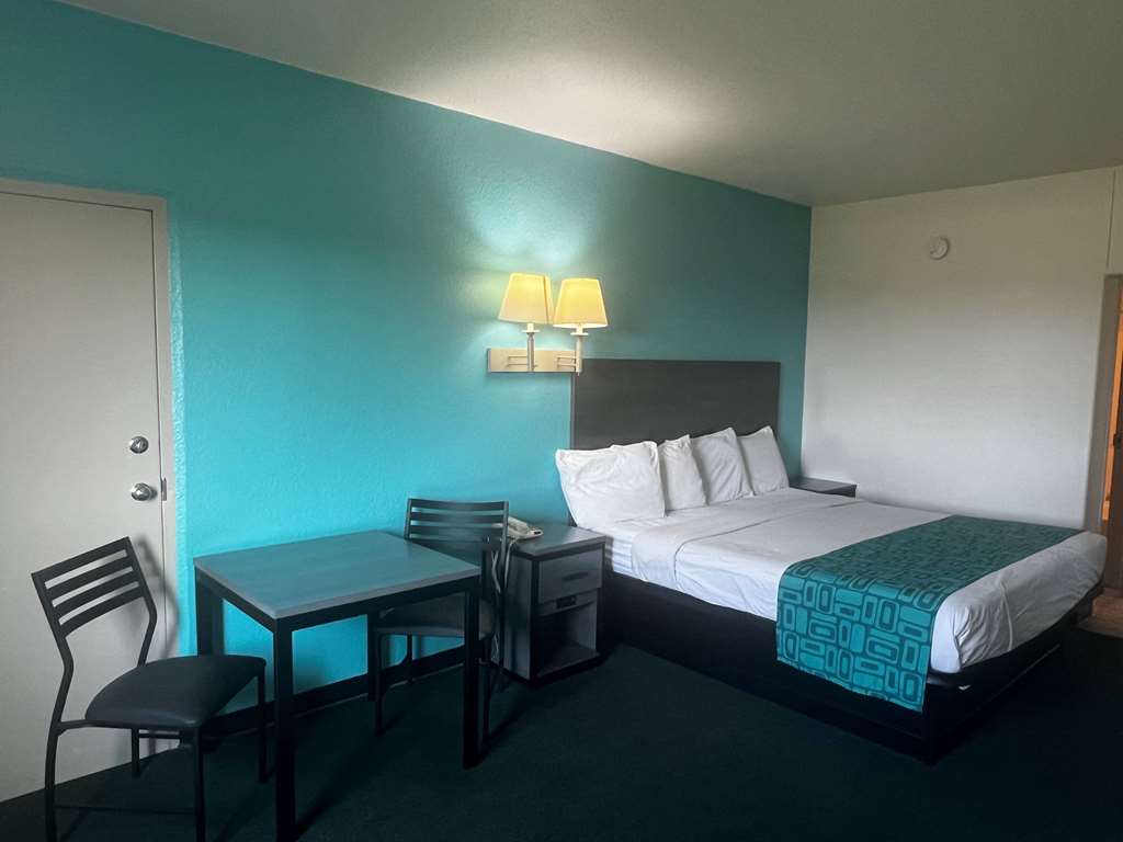 Howard Johnson by Wyndham Galveston - photo 15