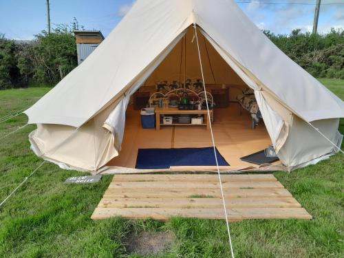 Cornish Skies Glamping - carbon neutral hotel in Pool