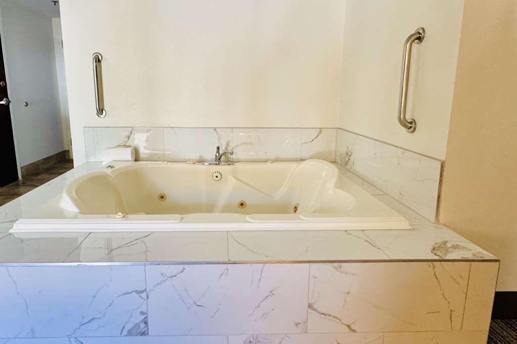 Quality Inn Danville University Area - photo 32