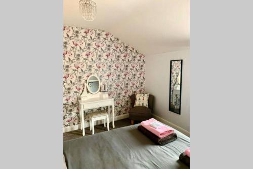 Durham House Fantastic Location And Great Price in Scarborough