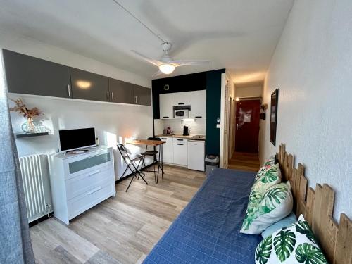 Astudio Lumineux a la Plage Situation Ideale Commerces Bateaux Restaurant a 20 M Plage a 50 M Ideal Pour Un Sejour Reposant in Mauguio, France