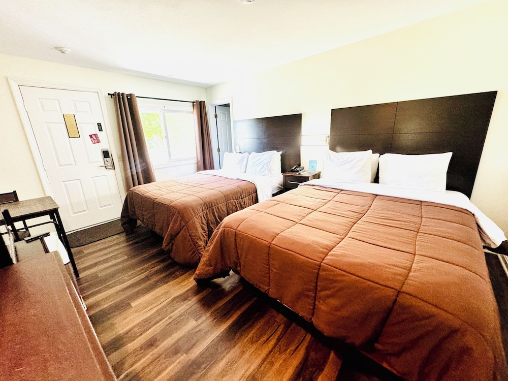 Blue Spruce Motel & Townhouses - photo 13