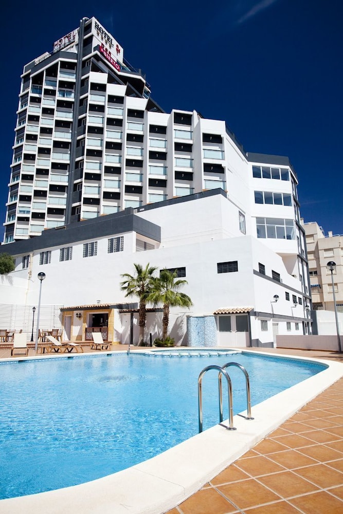 Hotel La Familia Gallo Rojo — hotel in El Campello