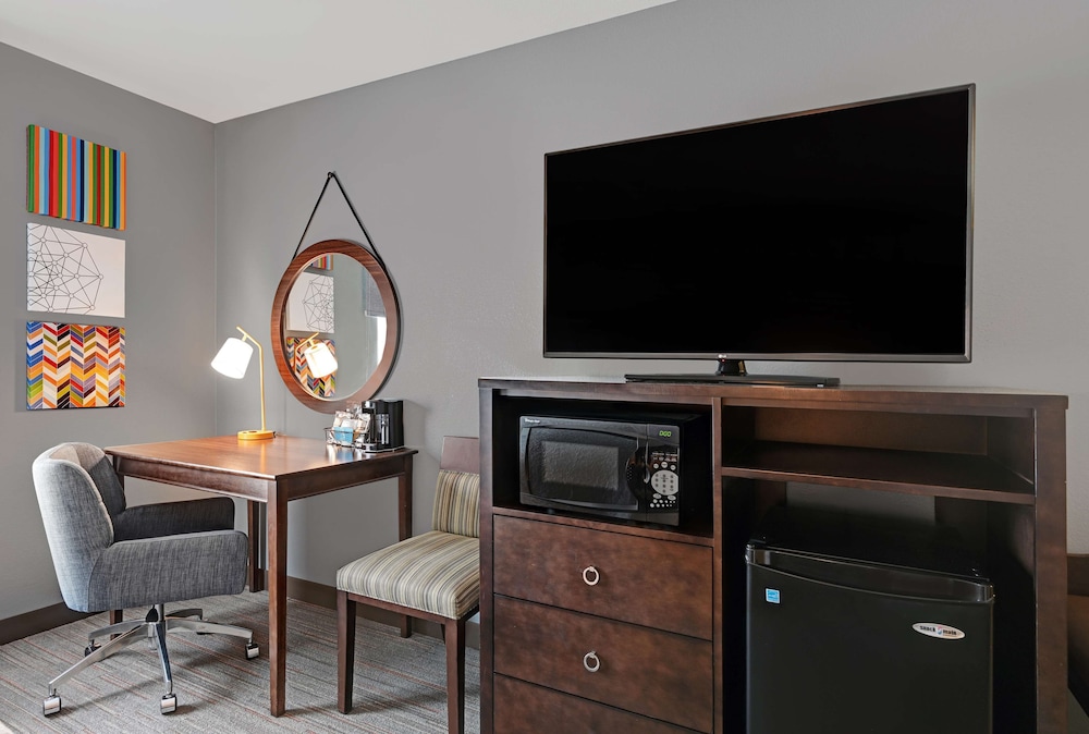 Hampton Inn Farmington - photo 16