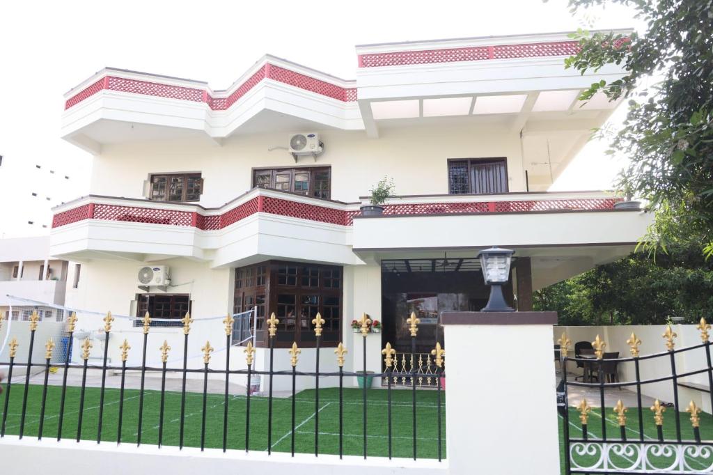 ROOMES with Indian Toilet — 4-Star Luxury Hotel in Tirupati, India