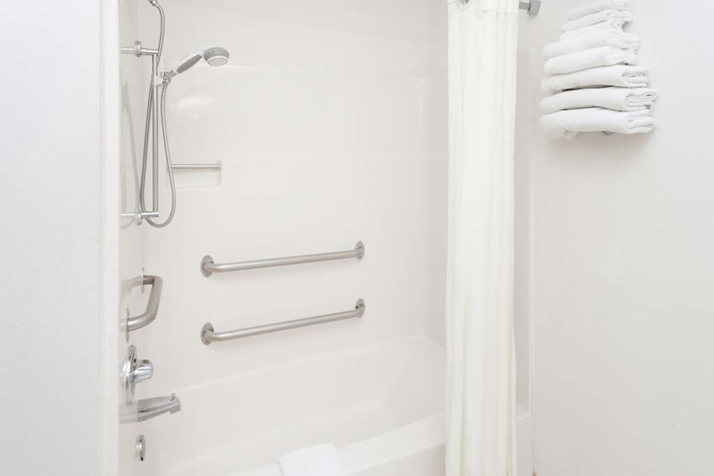 Super 8 by Wyndham Washington Peoria Area - photo 11
