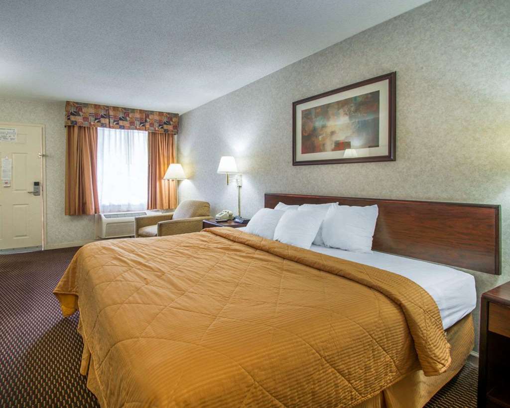 Econo Lodge Troy - photo 9