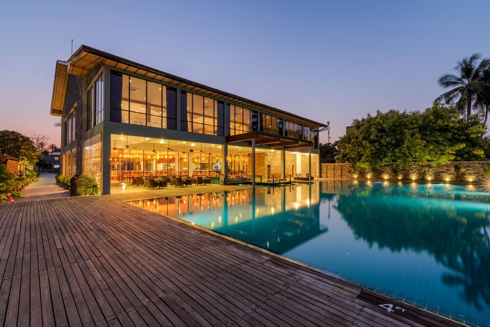 Regenta Arie Lagoon Negombo — 5-Star Luxury Hotel in Negombo, Sri Lanka