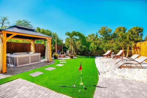 Coastal Farmhouse with mini Golf Private Beach &Spa — 4-Star Luxury Hotel in Naples, United States