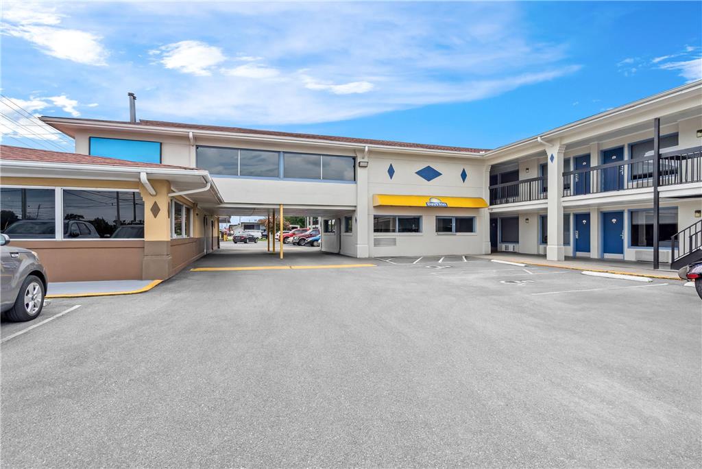 Days Inn by Wyndham Jacksonville NC - photo 2