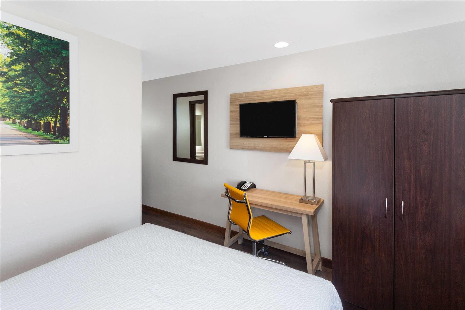 Days Inn & Suites by Wyndham Spokane Airport Airway Heights - photo 11