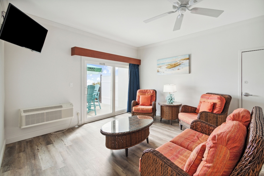 Seahorse Oceanfront Inn - photo 49
