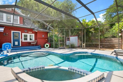 Ville Villekulla Private pool home near Historic Palmetto — 4-Star Luxury Hotel in Palmetto, United States