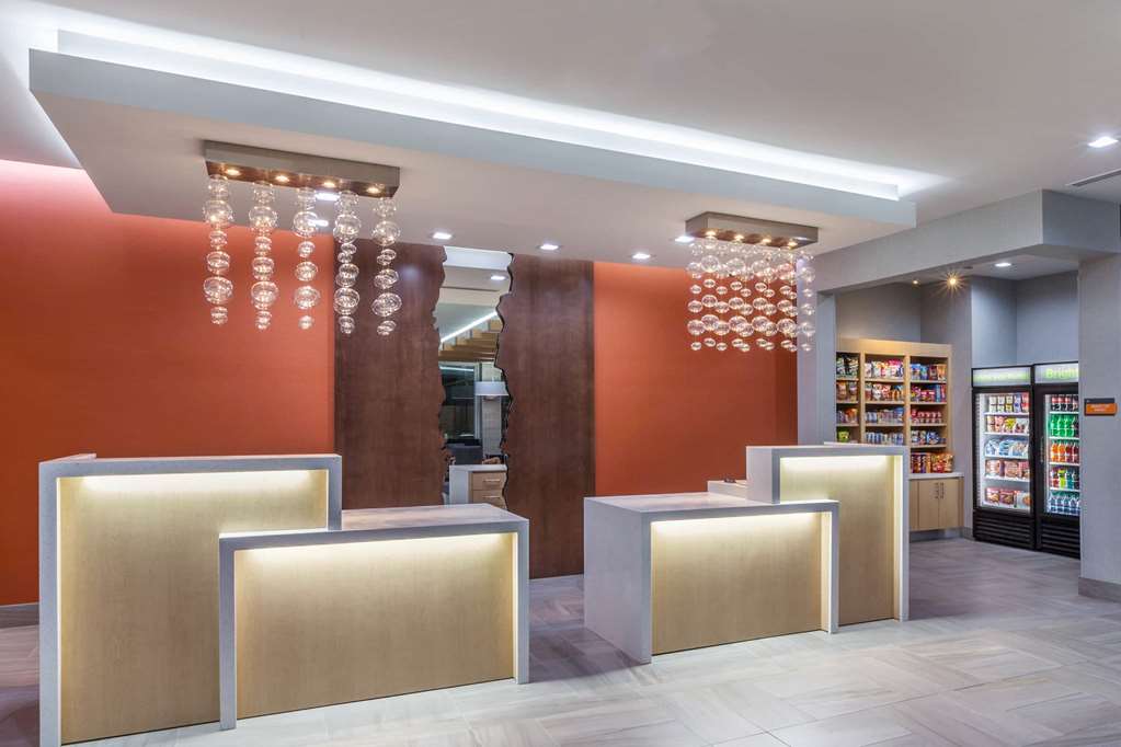 La Quinta Inn & Suites by Wyndham Houston East at Sheldon Rd - photo 4
