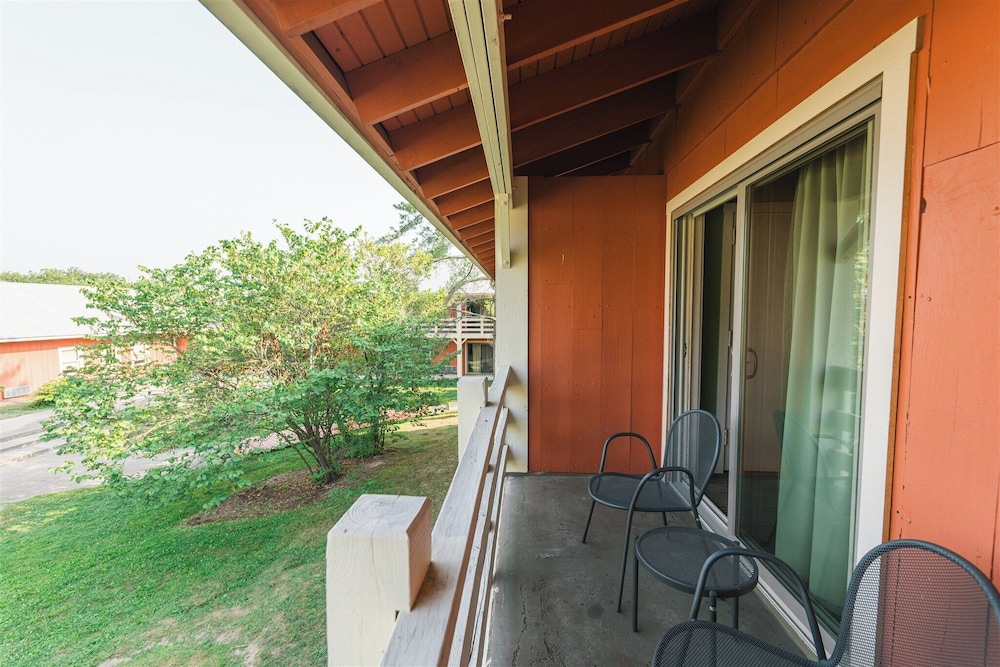 Brown County Inn - photo 14