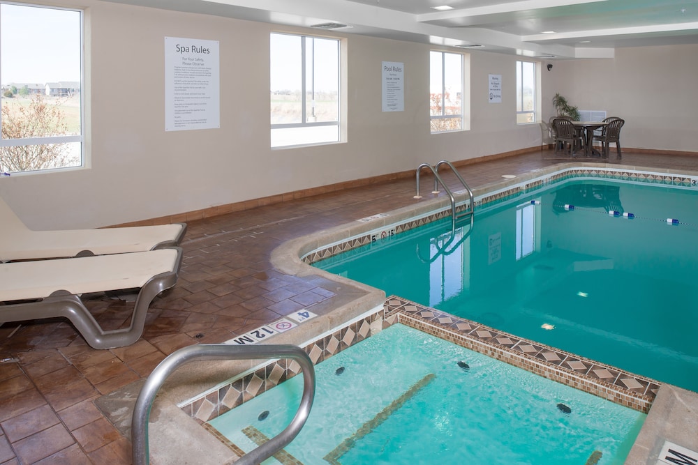 Holiday Inn Express & Suites Wichita Northwest Maize K 96 - photo 10